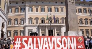 Flash Mob di LAV e ESSERE ANIMALI per manovra #salvavisoni